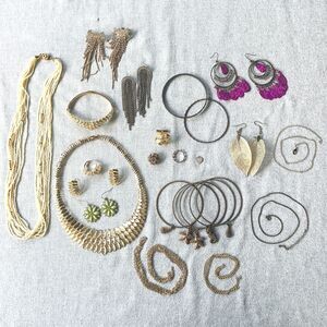 Brass & Gold Tone Bundle - Lot of 25 - Vintage/Modern - Costume Jewelry & Crafts